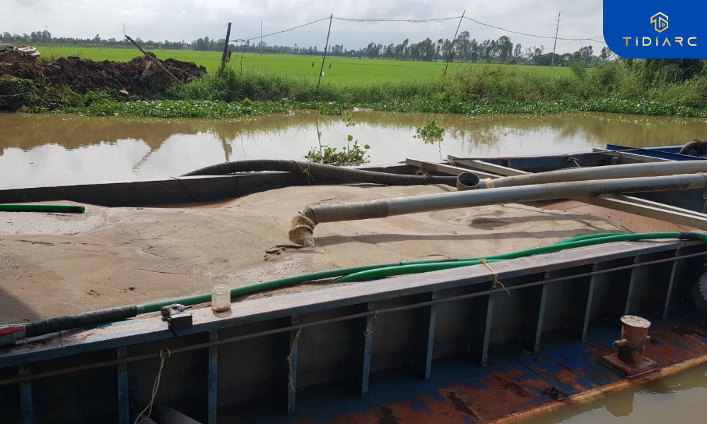 Bơm cát lấp hố móng