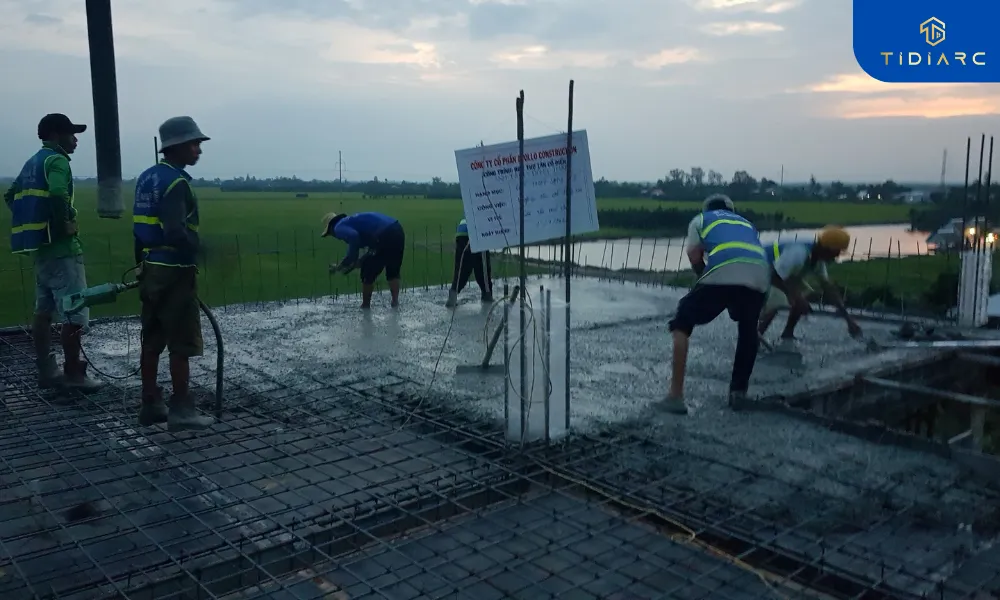 Đổ bê tông sàn tầng 3 biệt thự tân cổ điển đồng tháp