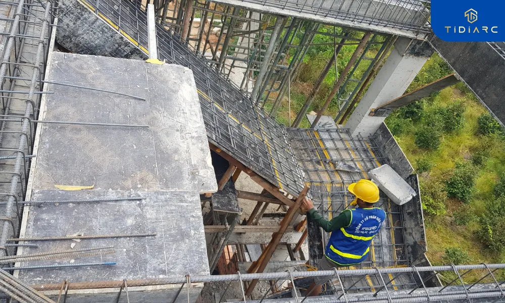 Thép sàn và thang bộ biệt thự tân cổ điển đồng tháp