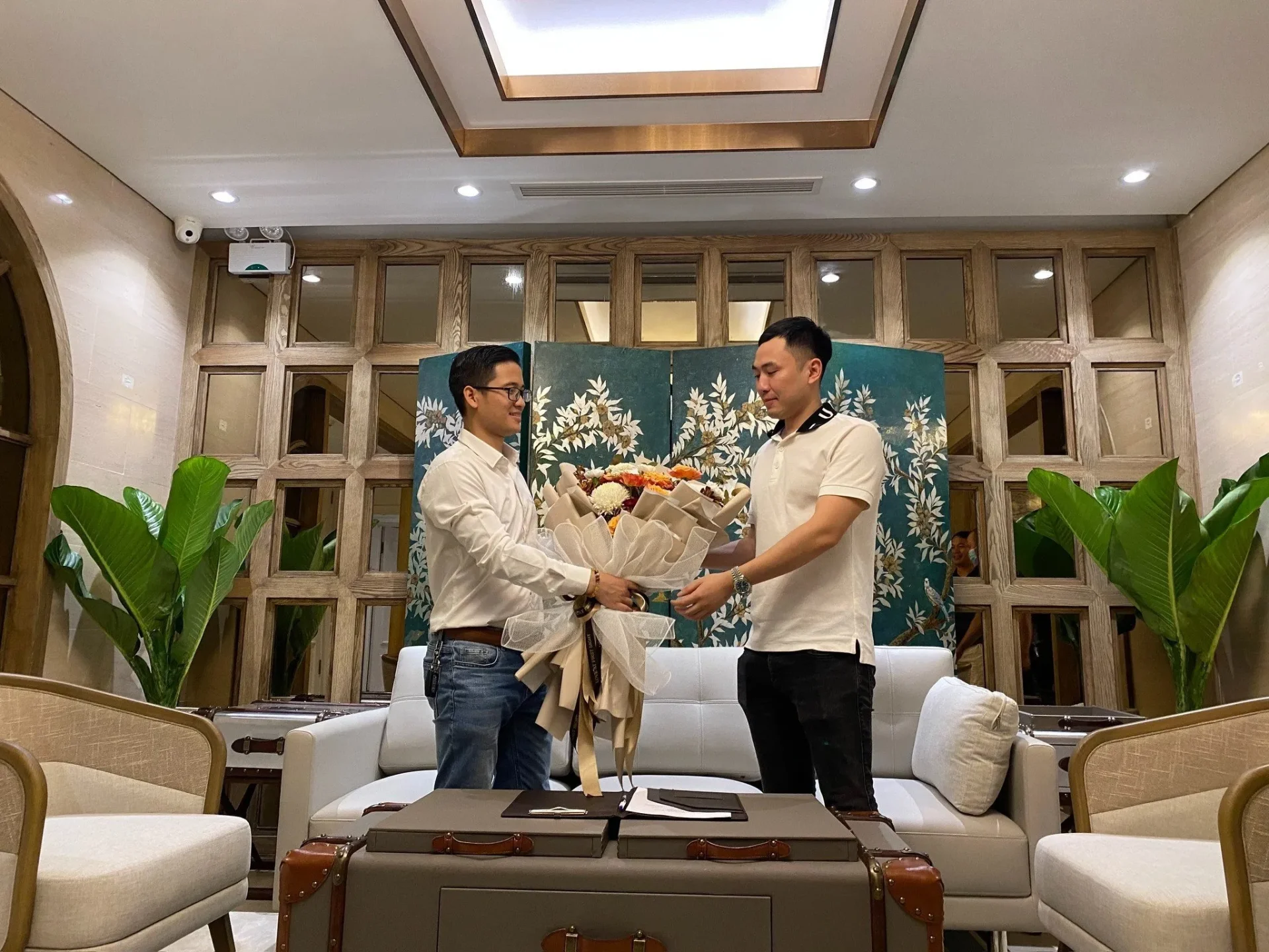 xây khách sạn